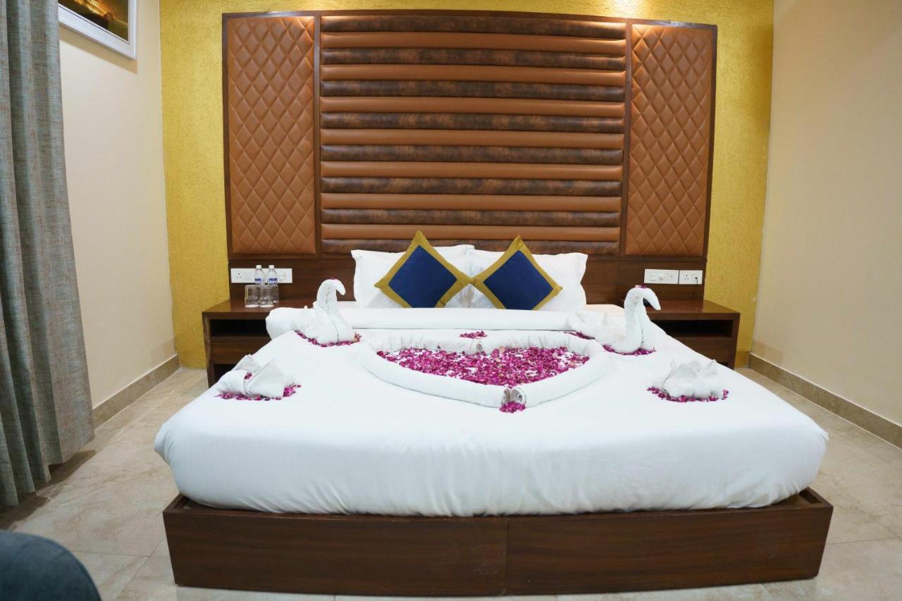Hotel Vihaan Residency Zirakpur Exterior foto